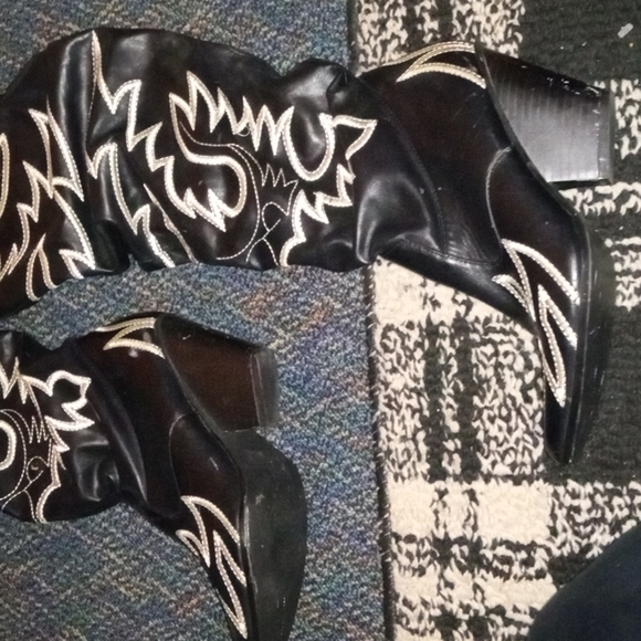 Boots - Picture 3 of 3